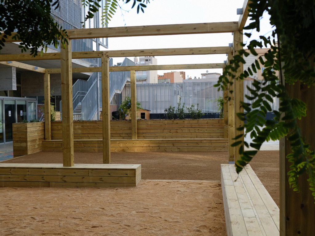 Espais públics - Escola Can Fabra