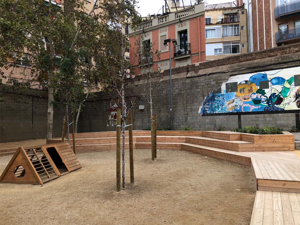 Espais públics - Escola Carlit