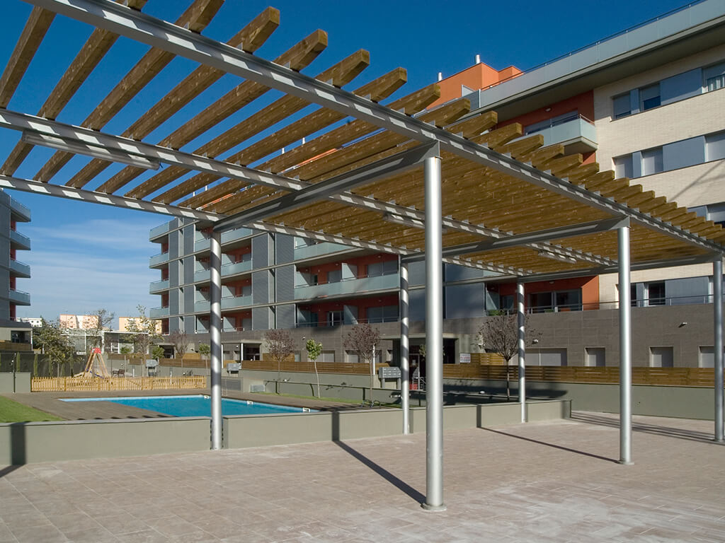 Pérgolas de madera - Edificio Vila Jardí