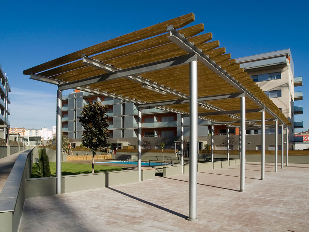 Pérgolas de madera - Edificio Vila Jardí