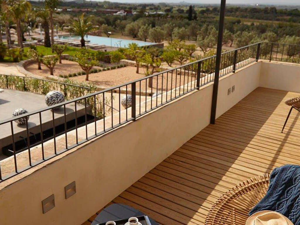 Tarimas de exterior - Hotel Mas Lazuli