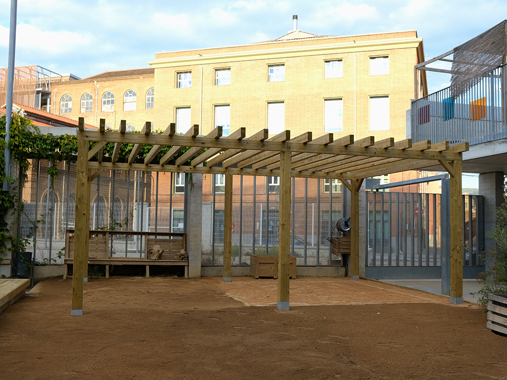 Espacios públicos - Escola Can Fabra