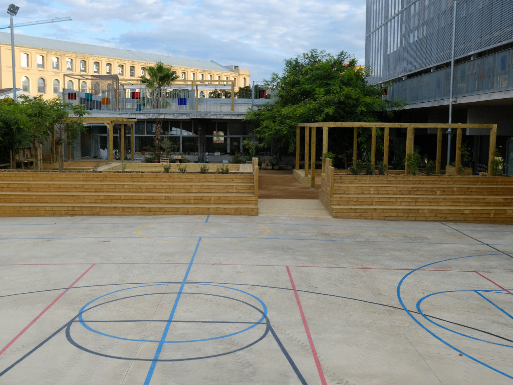 Espacios públicos - Escola Can Fabra