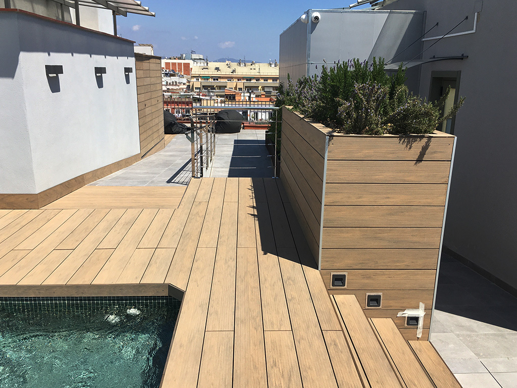 Tarimas de exterior - 8 Sides Apartments