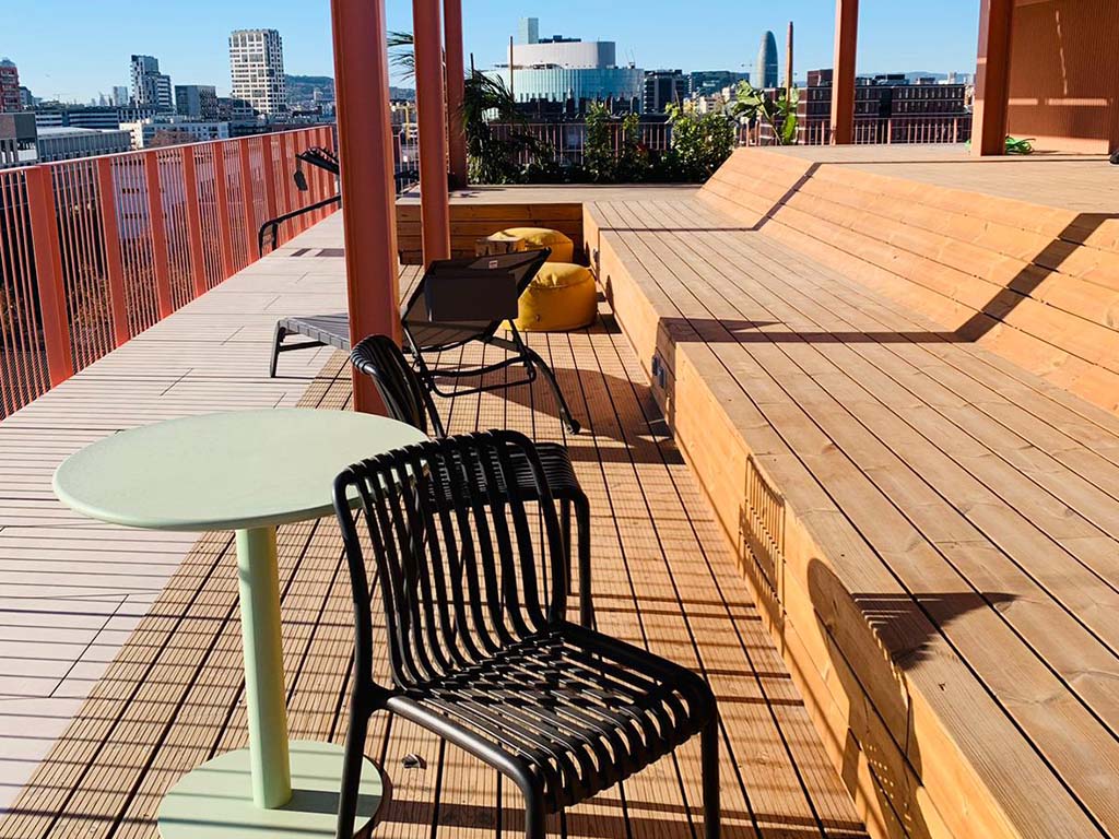 Tarimas de exterior - Residencia de estudiantes Moura