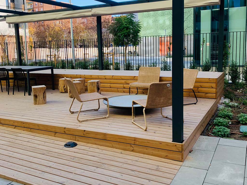 Tarimas de exterior - Residencia de estudiantes Moura