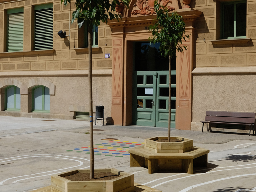 Espacios públicos - Escola Pere Vila