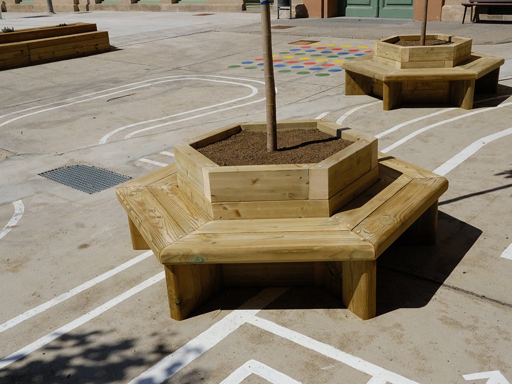 Espacios públicos - Escola Pere Vila